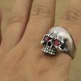 Anillo de Calavera Zirconias Dedo