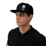 Gorra Plana Skull en la Cabeza